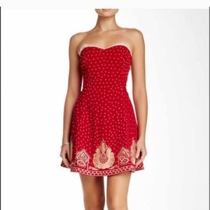 Free people strapless sweethear w/ eyelet lace trim. Diamond cutout on back NWT
